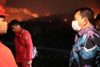 Tinjau Kebakaran TPA Jatiwaringin, Bupati Maesyal Pastikan Penanganan Maksimal