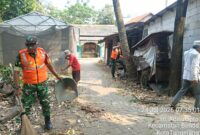 Koramil 02/Batuceper Bersama Warga Bersihkan Tumpukan Sampah di Jurumudi