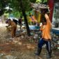 Jelang HUT RI Ke-81, DLH Kota Tangerang Intensifkan Pembersihan Median Jalan 