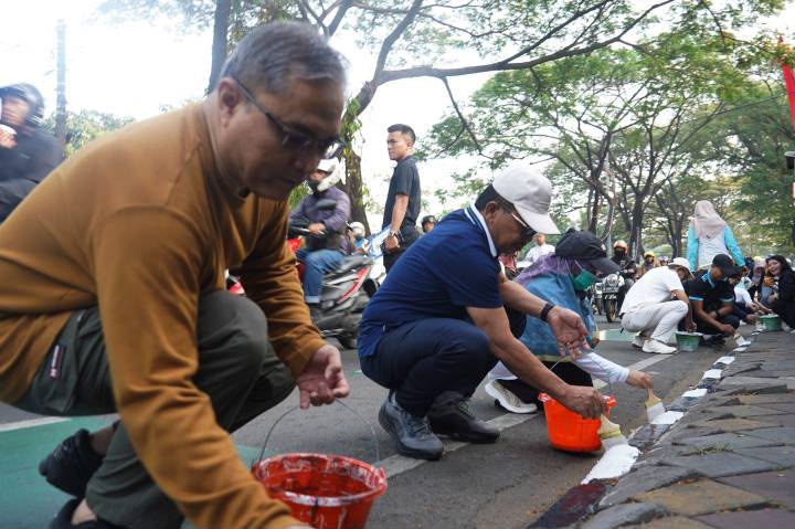 Jelang HUT RI, Pemkot Tangerang Gelar Aksi Bersih Kota dan Pembagian Bendera