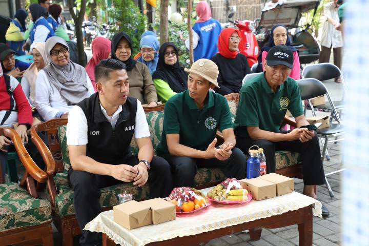 Warga Kecamatan Cibodas Bangun Kemandirian Lingkungan Melalui Bank Sampah Sugriwa
