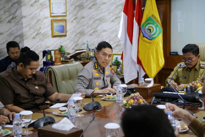 Pimpin Rakor Forkopimda, Sachrudin: Perkuat Sinergi Sukseskan Bulan Kemerdekaan